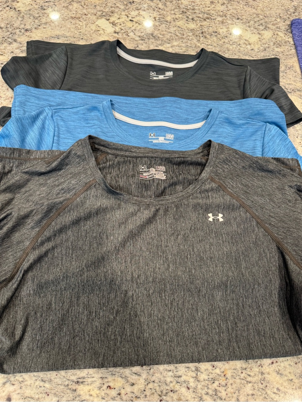 Under Armour Women’s Large HeatGear Athletic Shirt Lot of 3 Loose & Fitted